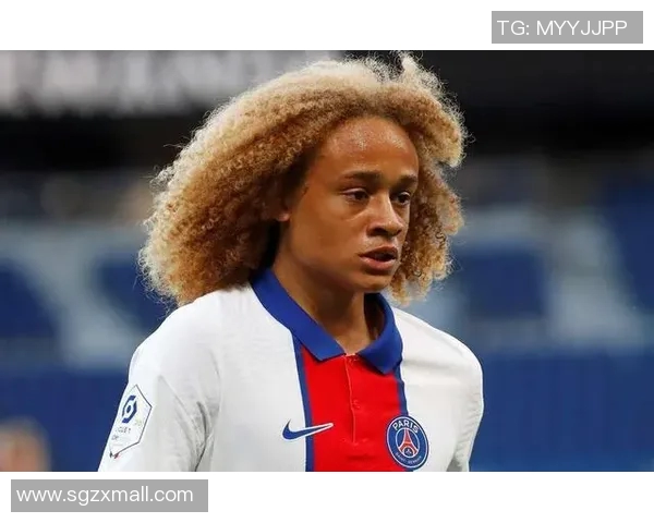 哈维西蒙斯：新星崛起的足球天才与未来之路探讨